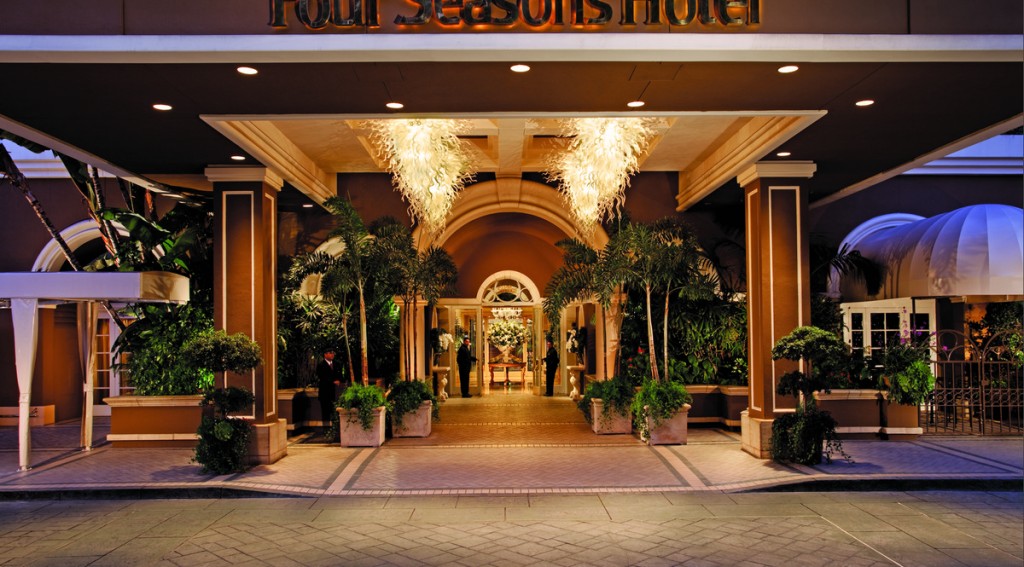 Сизонс сайт. Four Seasons Beverly Hills. Беверли Уилшир Беверли-Хиллз отель four Seasons. Отель Беверли Хиллз в Лос Анджелесе. Four Seasons Hotels and Resorts.